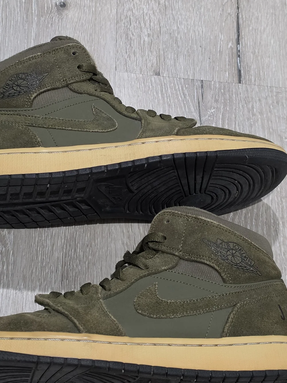 Jordan 1 Retro Mid Olive Green